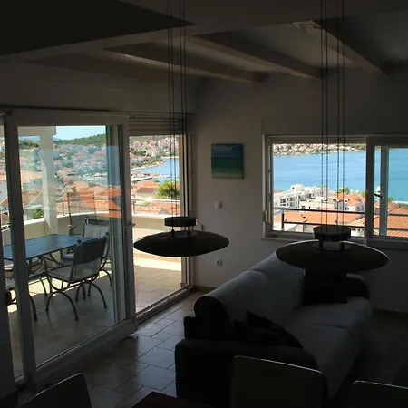 Penthouse Sunset Bay 아파트 트로기르